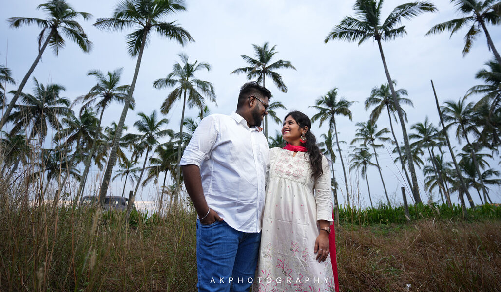 Pre-Wedding Photoshoot - Santhosh & Sruthi at Kerala Beach