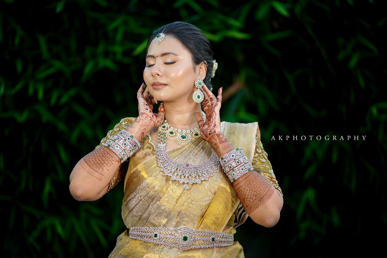 Wedding Photoshoot: Madhan and Preethe's Enchanting Love Story Captured by AK Photography 