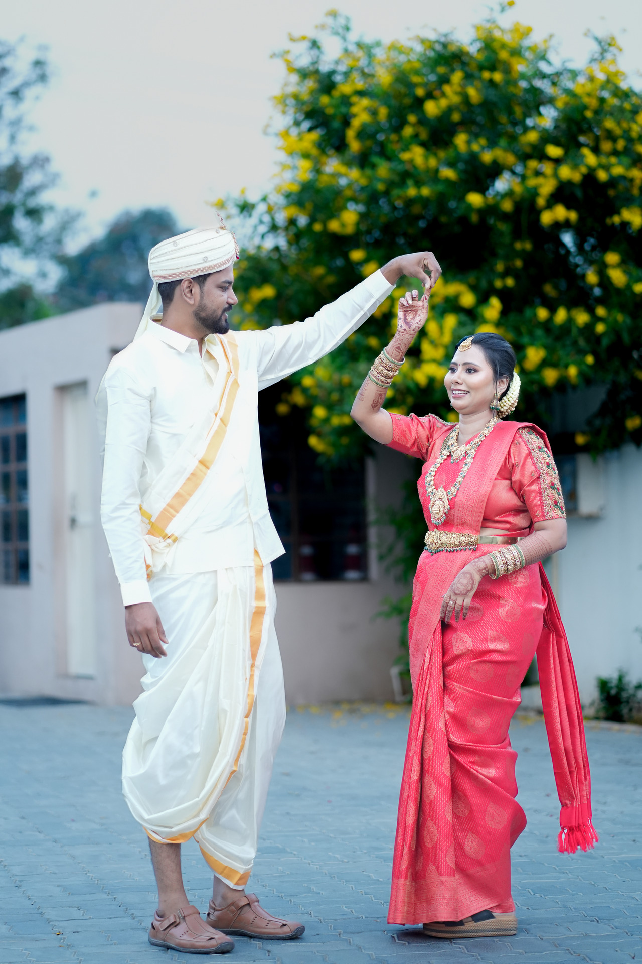 Wedding Photoshoot: Madhan and Preethe's Enchanting Love Story Captured by AK Photography 